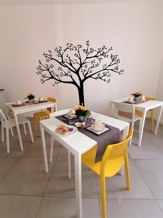 Guesthouse Tree Rooms Modern ベルガモ エクステリア 写真