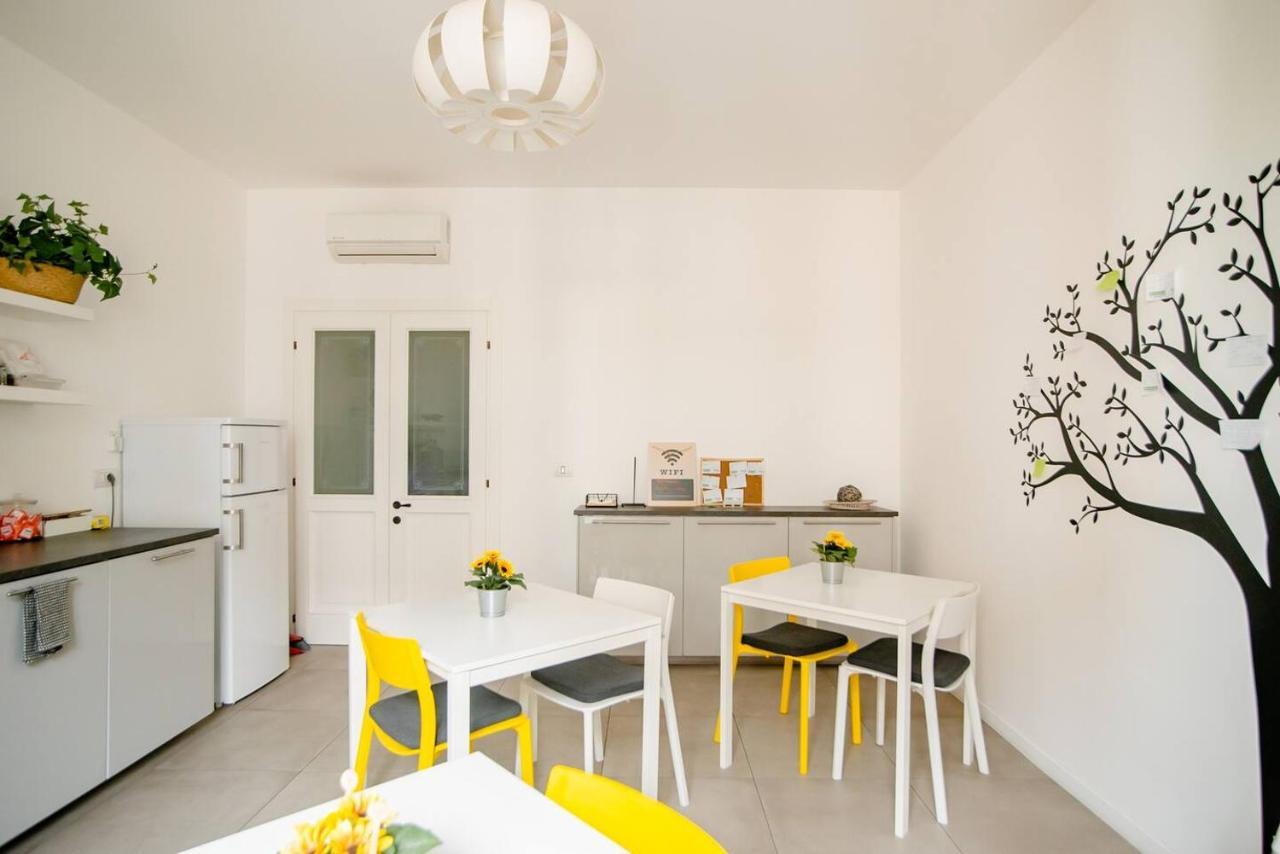 Guesthouse Tree Rooms Modern ベルガモ エクステリア 写真
