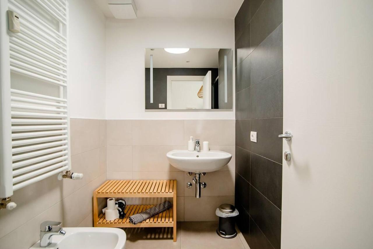 Guesthouse Tree Rooms Modern ベルガモ エクステリア 写真