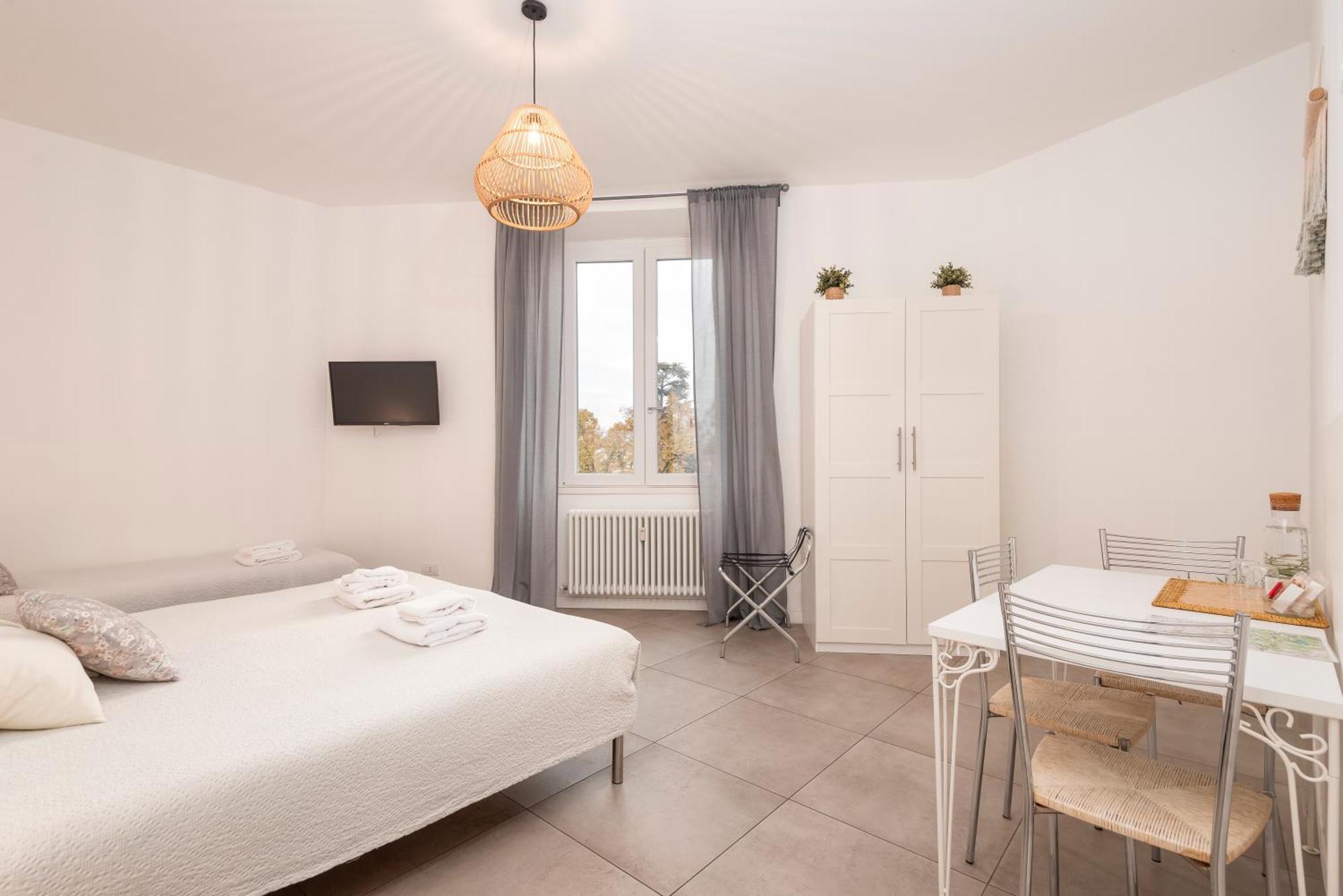 Guesthouse Tree Rooms Modern ベルガモ エクステリア 写真