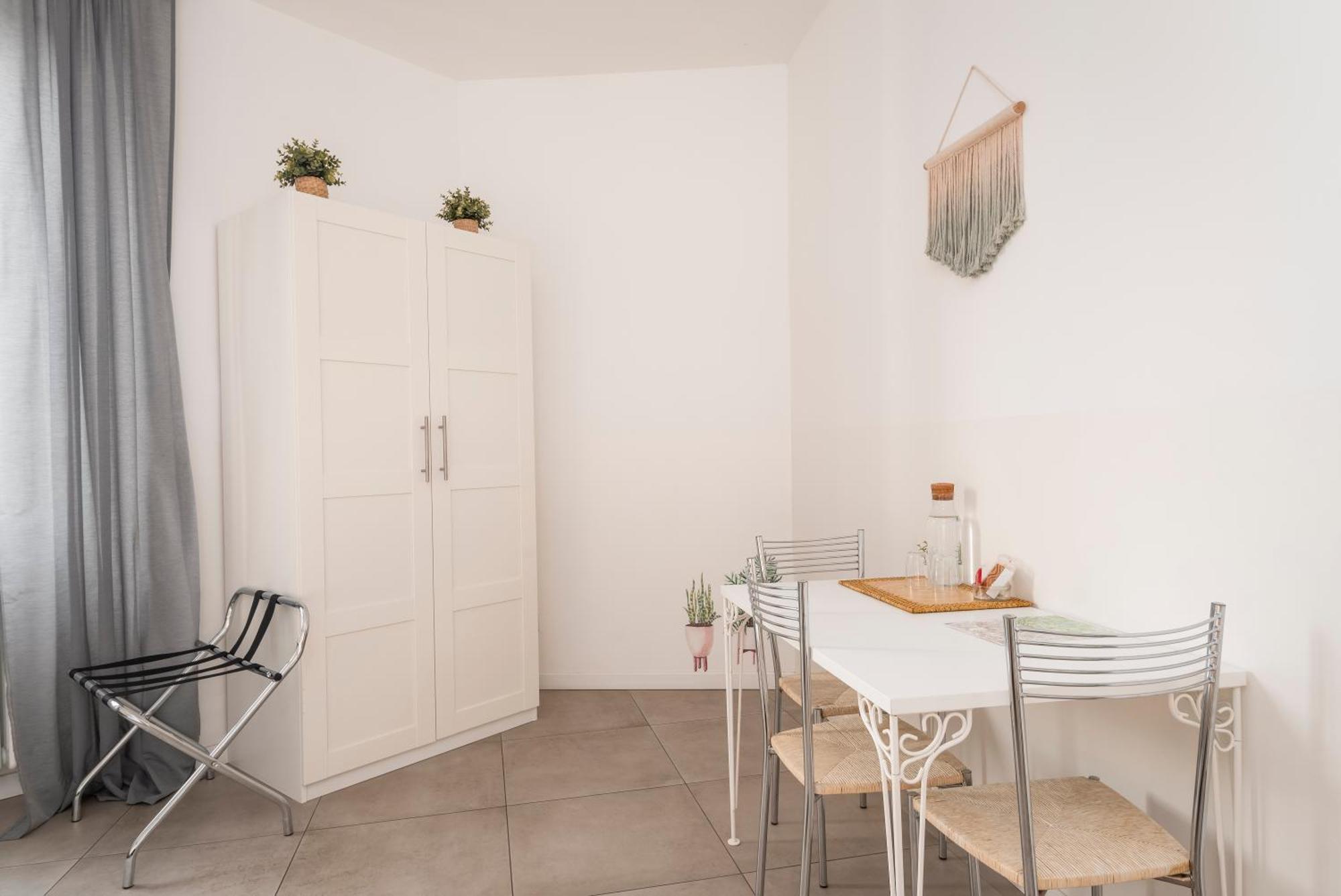 Guesthouse Tree Rooms Modern ベルガモ エクステリア 写真