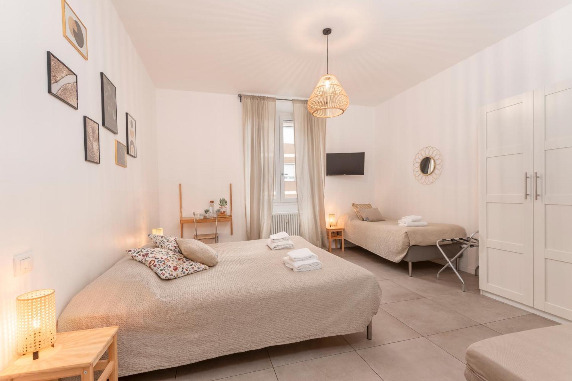Guesthouse Tree Rooms Modern ベルガモ エクステリア 写真