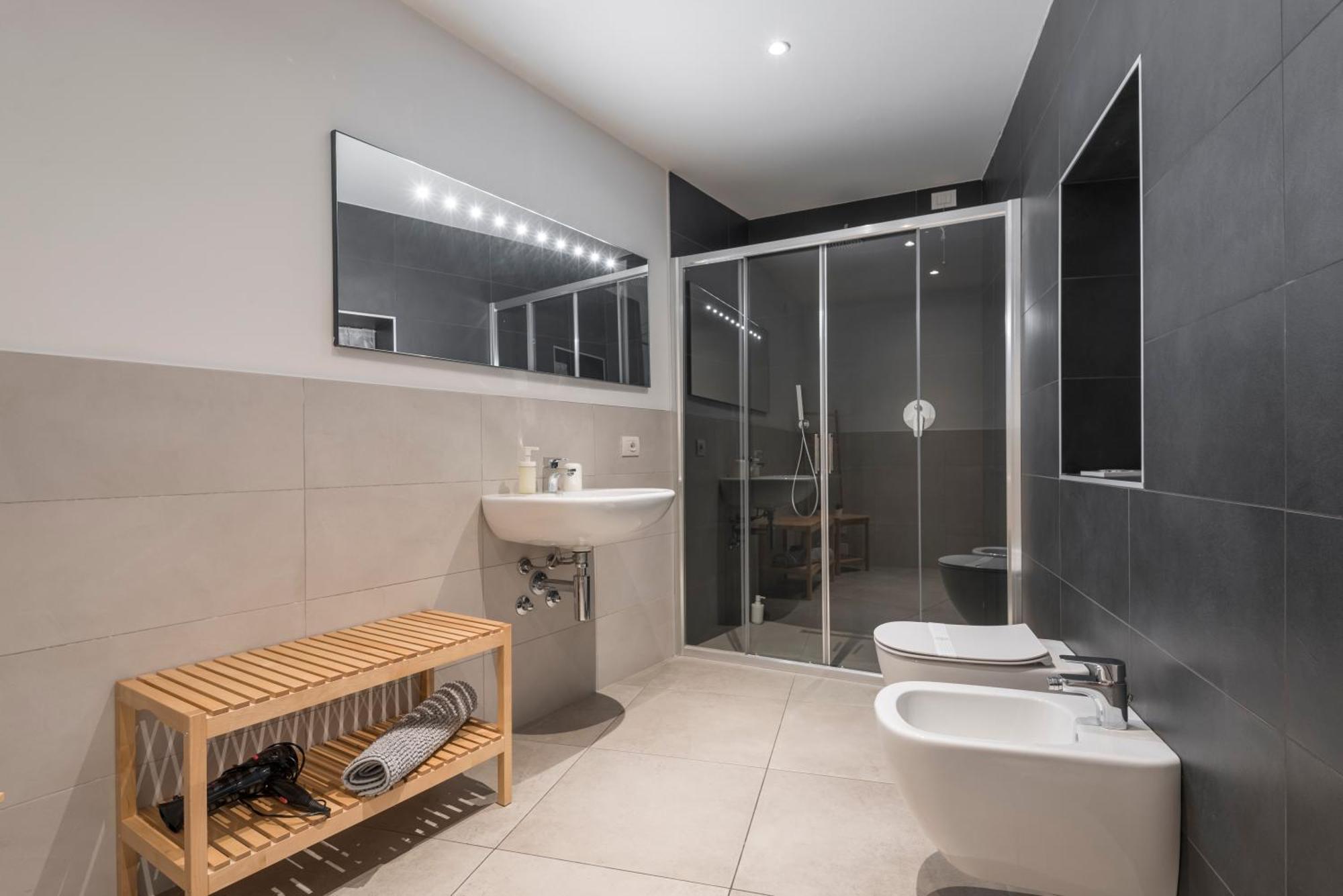 Guesthouse Tree Rooms Modern ベルガモ エクステリア 写真